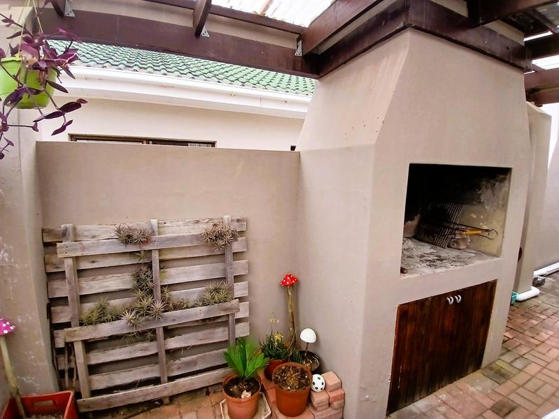 3 Bedroom Property for Sale in Stilbaai Wes Western Cape